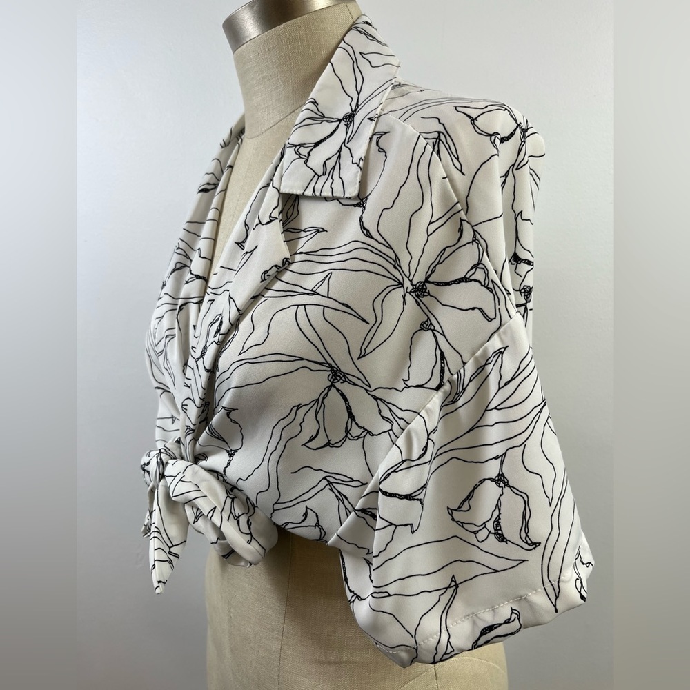 Jon & Anna Contemporary White and Black Floral Tie Front Crop Top, sz. MD - Picture 5 of 16